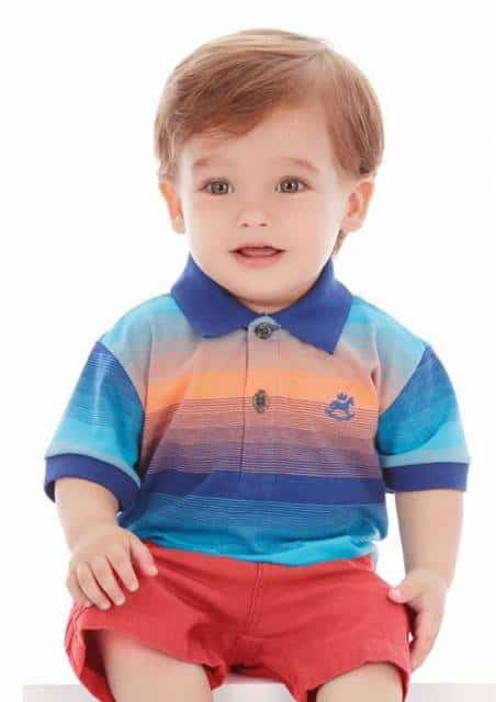 Bebê estiloso com camisa polo colorida