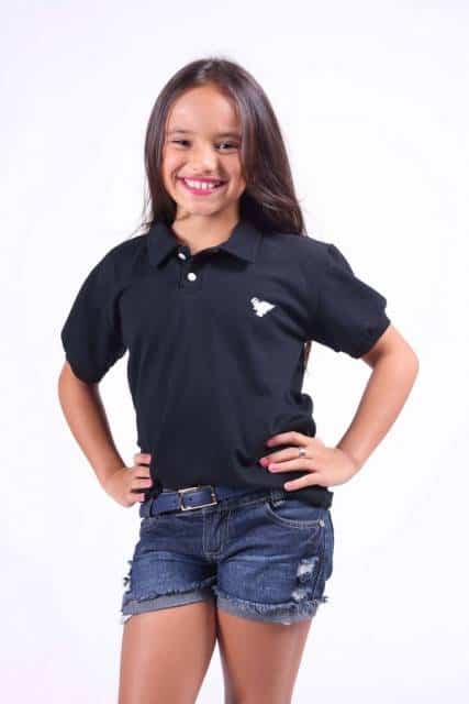 Modelo de camisa polo infantil preta para meninas