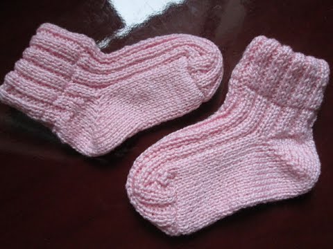 Meia rosa de tricô para bebês