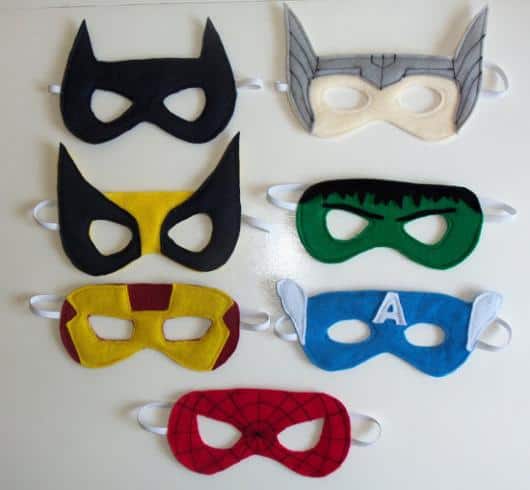 máscaras coloridas de herói