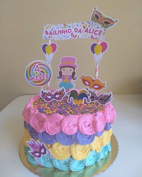 bolo colorido de mesversário