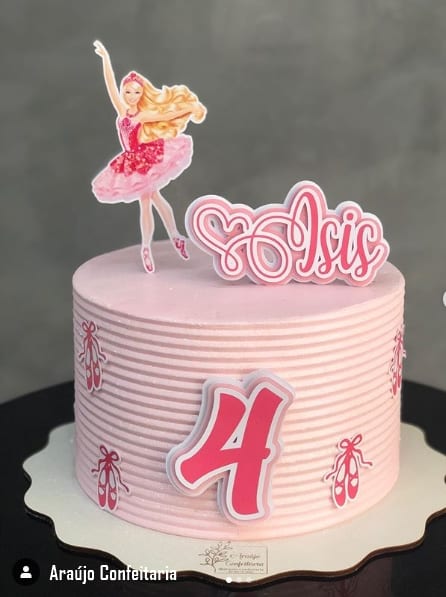 bolo infantil rosa com tema da Barbie bailarina