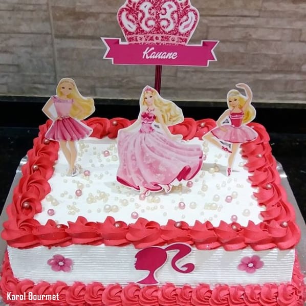 bolo da barbie quadrado de aniversário simples