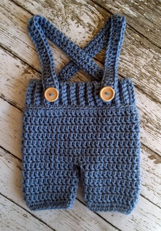 calça com suspensório de crochê para bebê