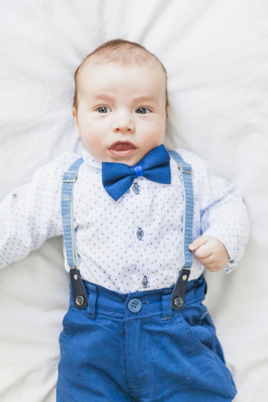 bebê vestindo gravata infantil borbolea