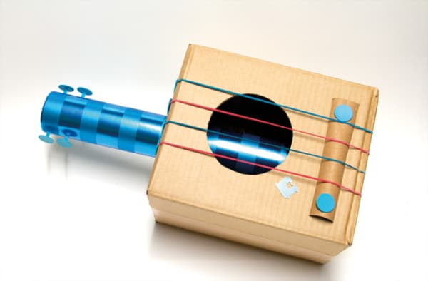 brinquedo musical criativo feito com reciclagem de caixa