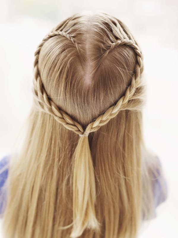 42+ Ideias de Penteado de Casamento para Cabelo Cacheado Infantil