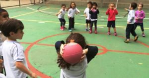 10 Brincadeiras com Bola Criativas – Ideias com Diversão Garantida!