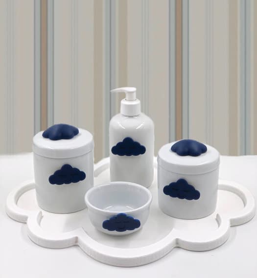 kit higiene em porcelana branca com nuvens em azul marinho