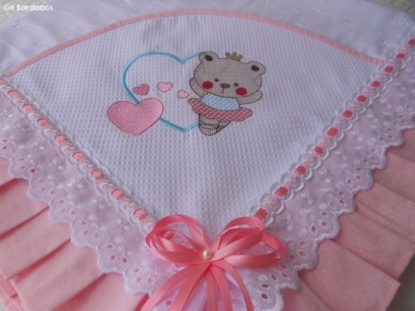 manta feminina de bebe com bordado de urso