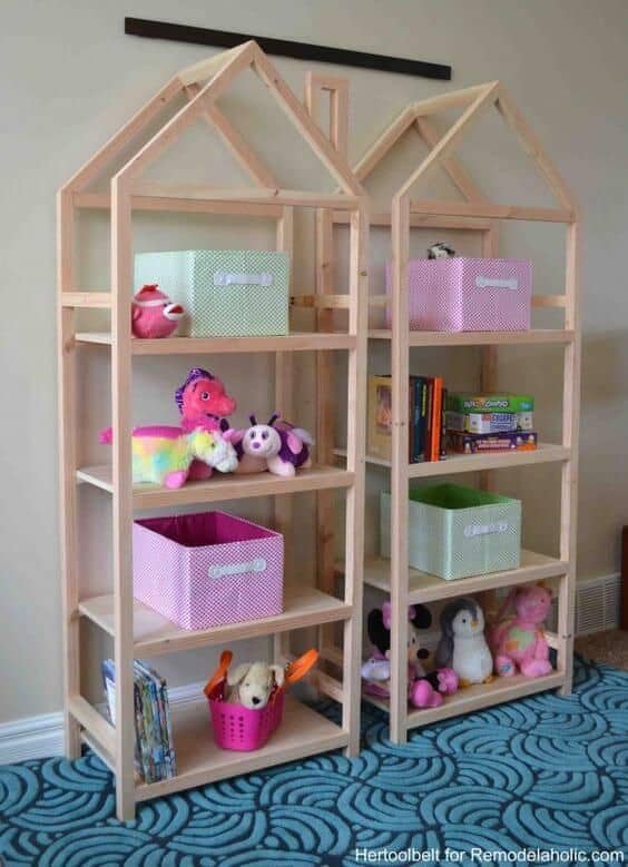 estante de brinquedos em formato de casinha