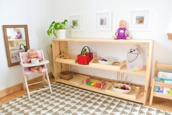 estante simples de madeira para brinquedos