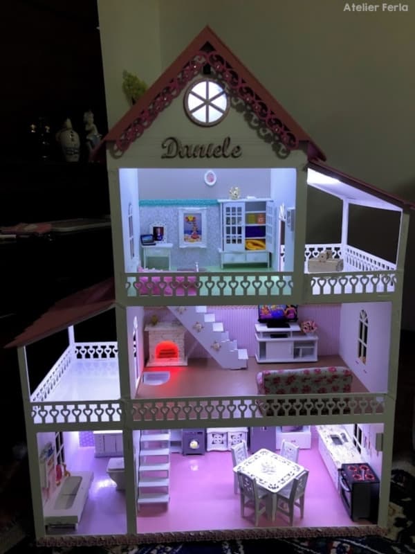 casa de boneca de MDF decorada e personalizada