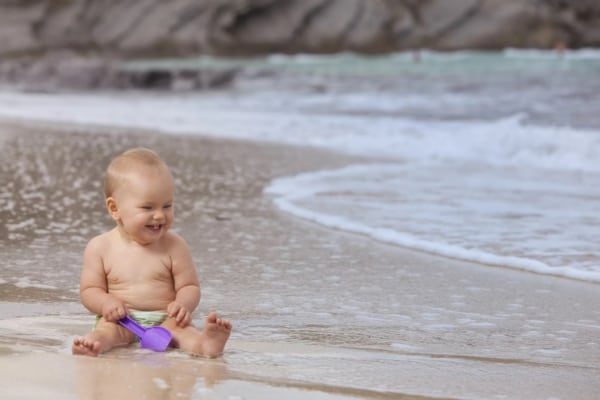 idade ideal para levar bebe na praia