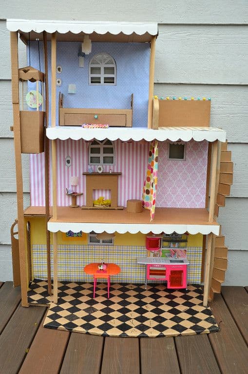 3 casa de boneca decorada e feita de papelao