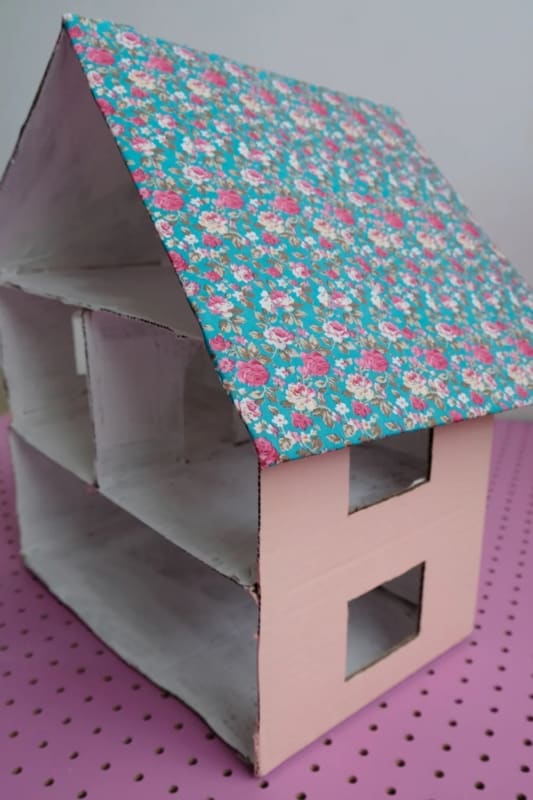 4 casa de boneca simples feita de papelao